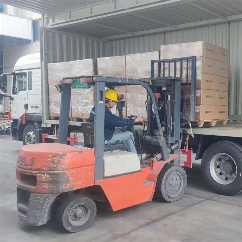 爱民区昂仁县：物流专线的高效货运之旅